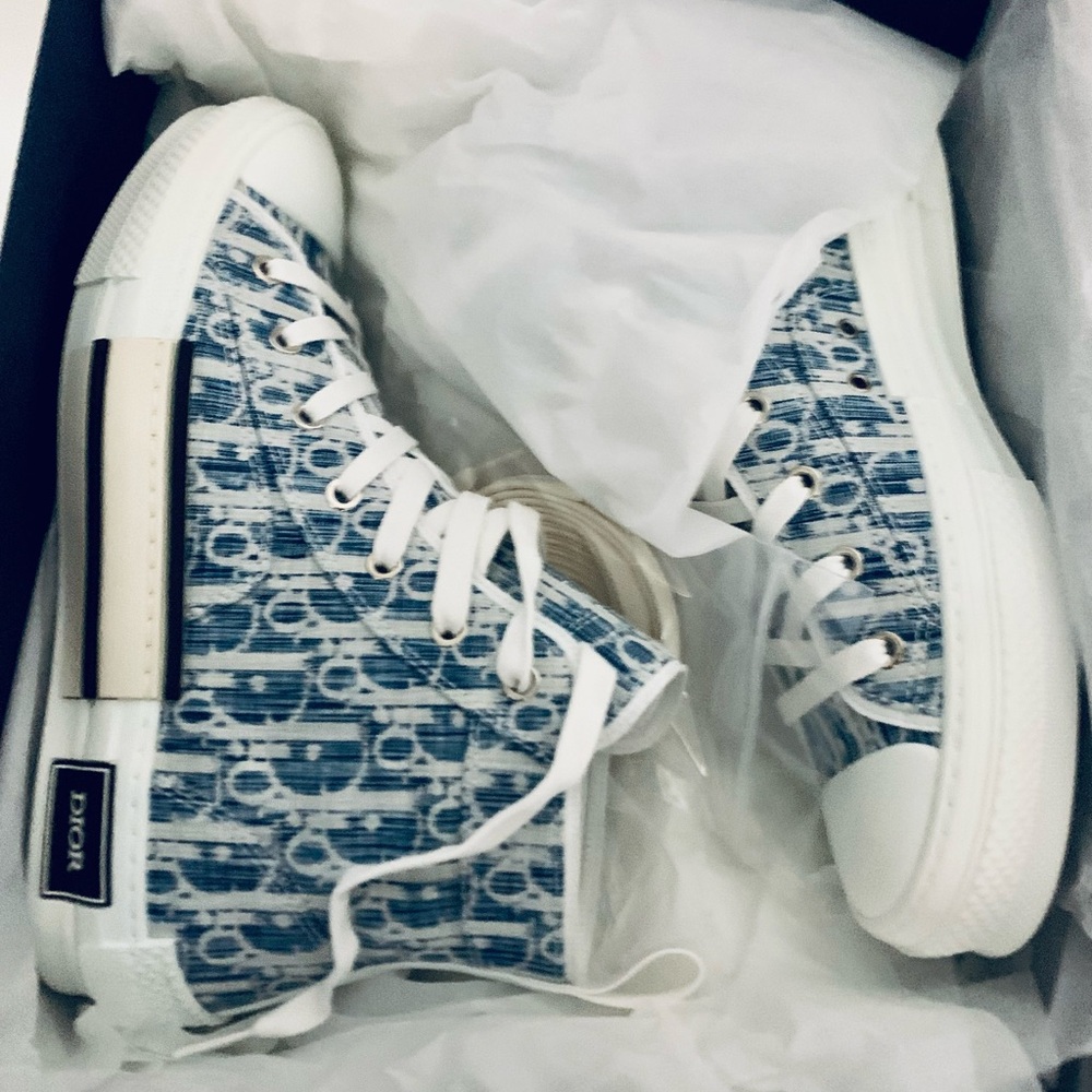 Dior Blue and White Oblique High-Top Sneaker - Picture 2 of 5